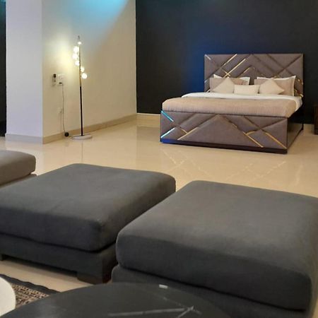 Stayvista At Wandering Vines Indoor Pool 4Bhk Luxury Villa In Delhi Sohna Exteriér fotografie
