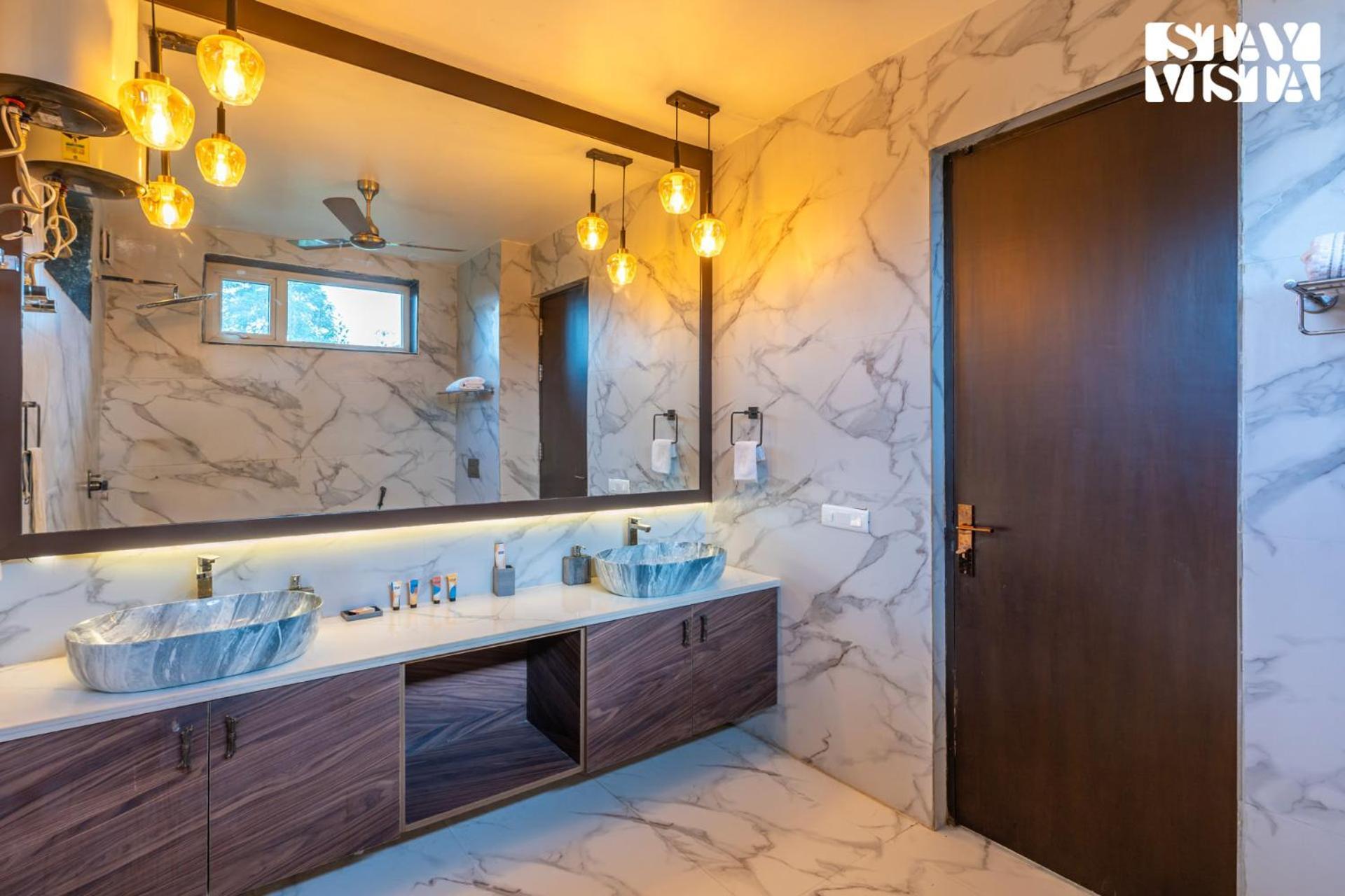 Stayvista At Wandering Vines Indoor Pool 4Bhk Luxury Villa In Delhi Sohna Exteriér fotografie