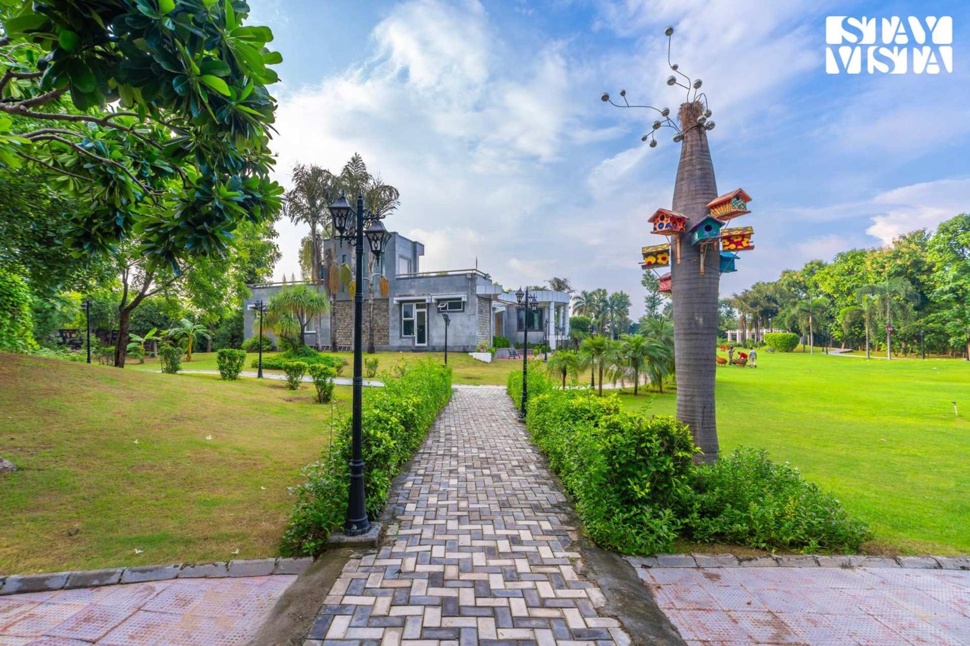 Stayvista At Wandering Vines Indoor Pool 4Bhk Luxury Villa In Delhi Sohna Exteriér fotografie