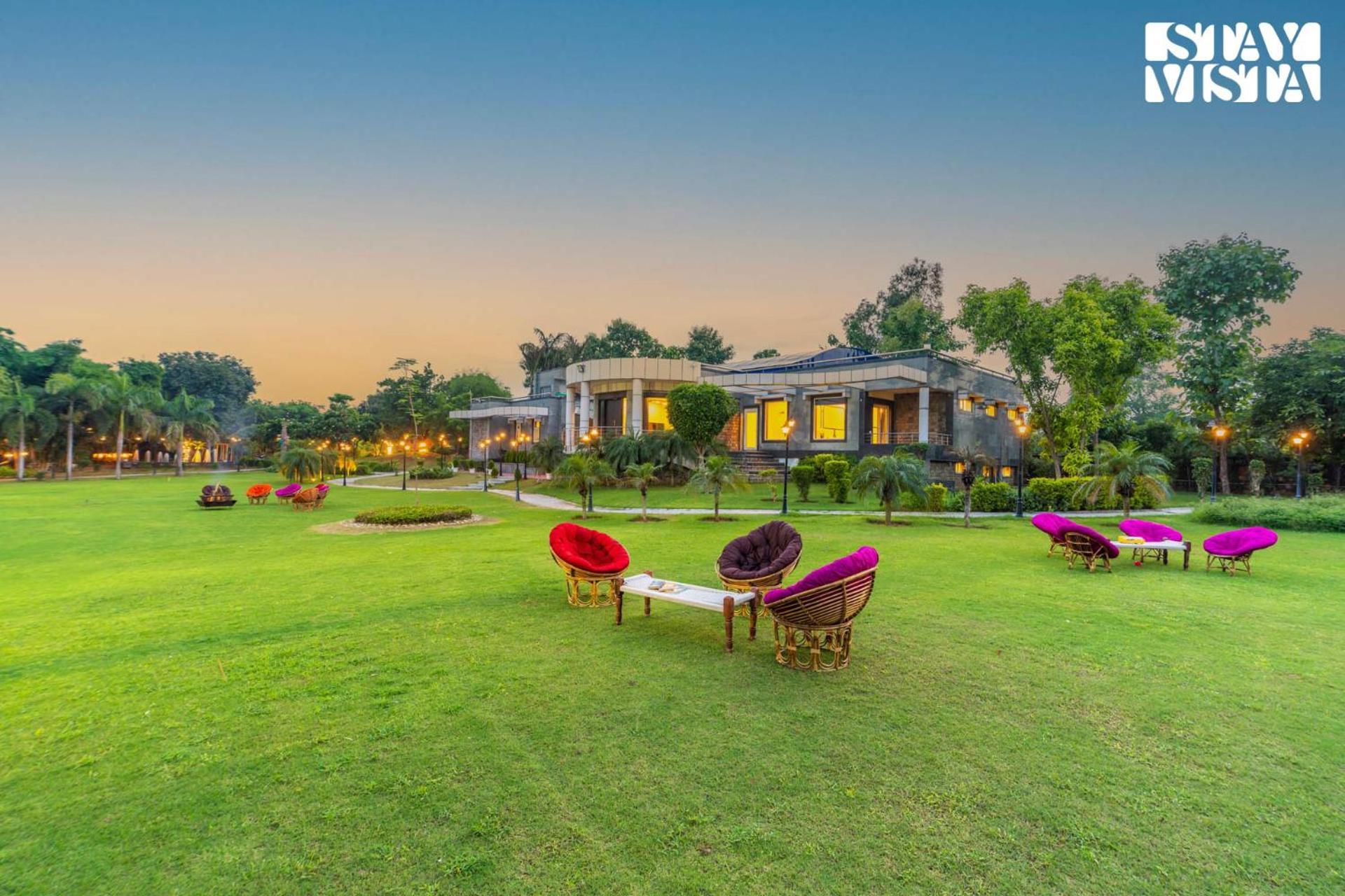 Stayvista At Wandering Vines Indoor Pool 4Bhk Luxury Villa In Delhi Sohna Exteriér fotografie