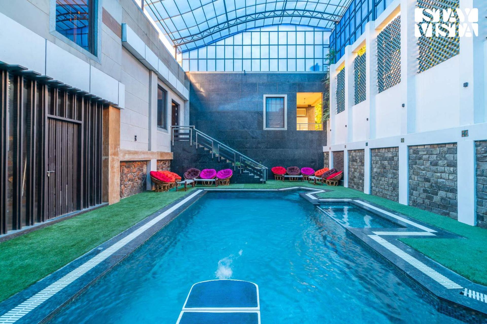 Stayvista At Wandering Vines Indoor Pool 4Bhk Luxury Villa In Delhi Sohna Exteriér fotografie