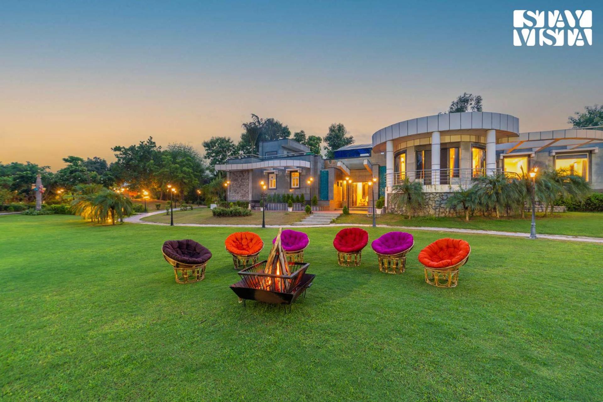 Stayvista At Wandering Vines Indoor Pool 4Bhk Luxury Villa In Delhi Sohna Exteriér fotografie