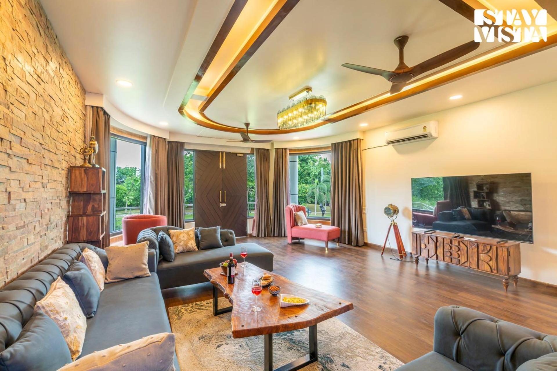 Stayvista At Wandering Vines Indoor Pool 4Bhk Luxury Villa In Delhi Sohna Exteriér fotografie