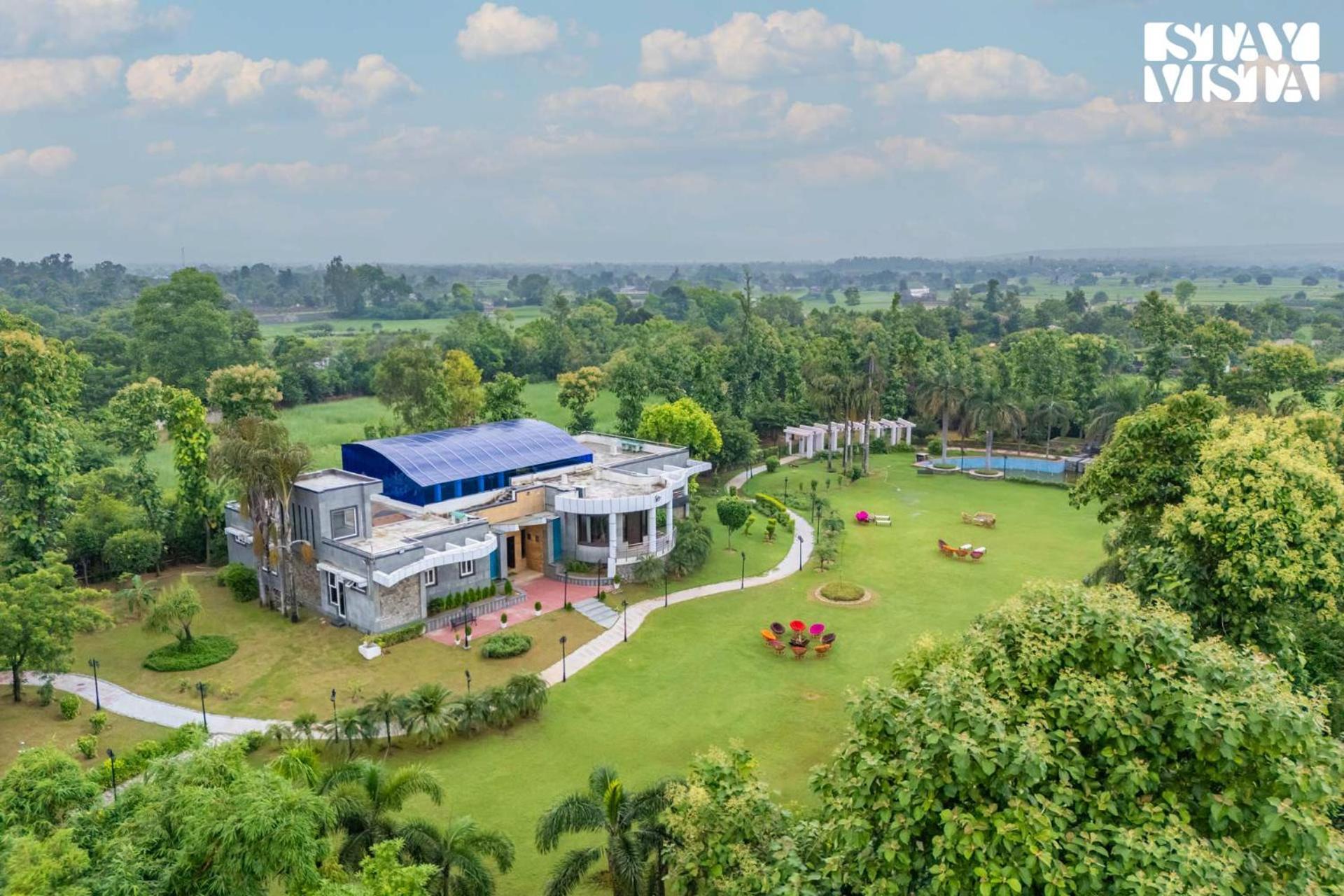 Stayvista At Wandering Vines Indoor Pool 4Bhk Luxury Villa In Delhi Sohna Exteriér fotografie